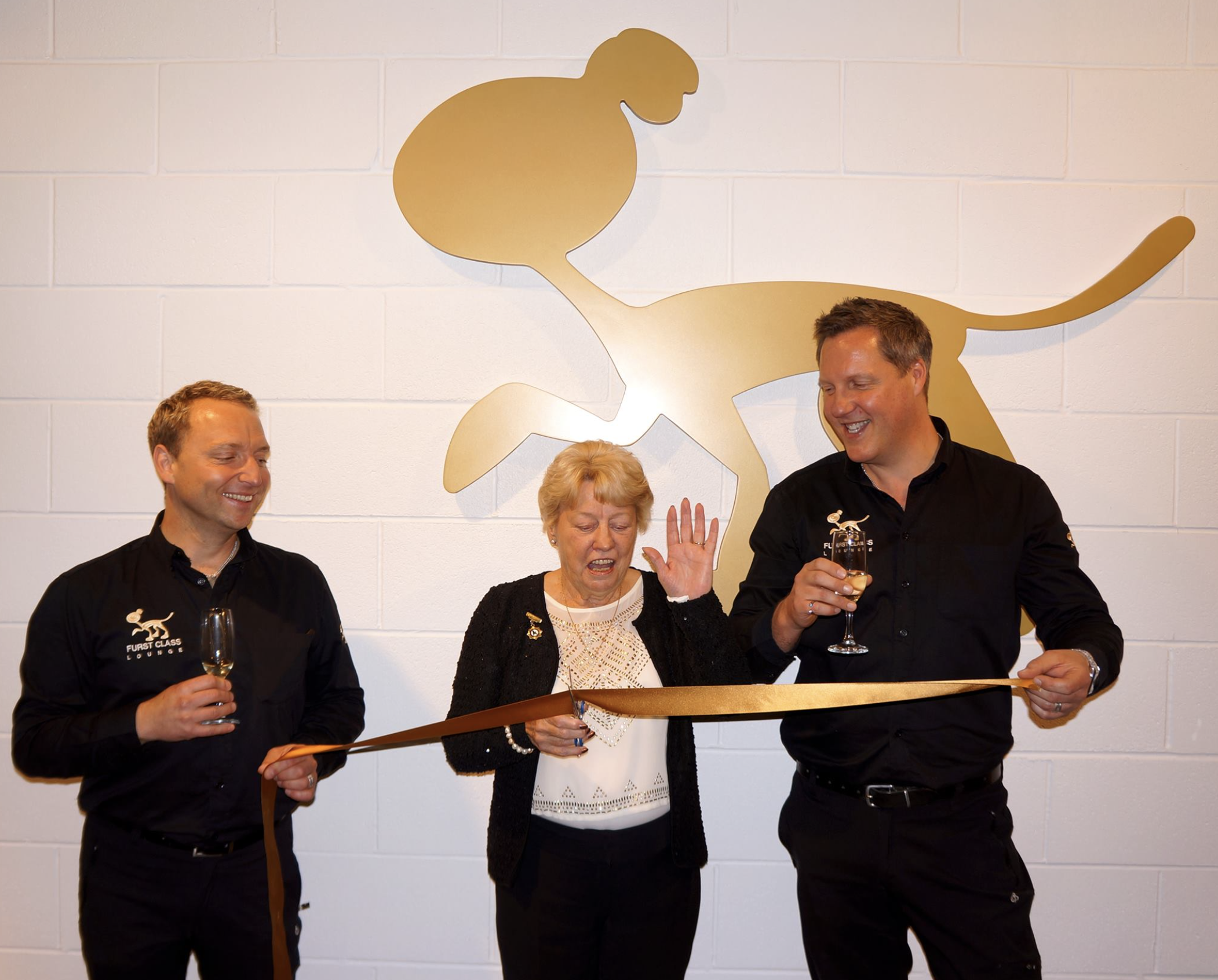 FURST CLASS LOUNGE NEW GROOMING SALON